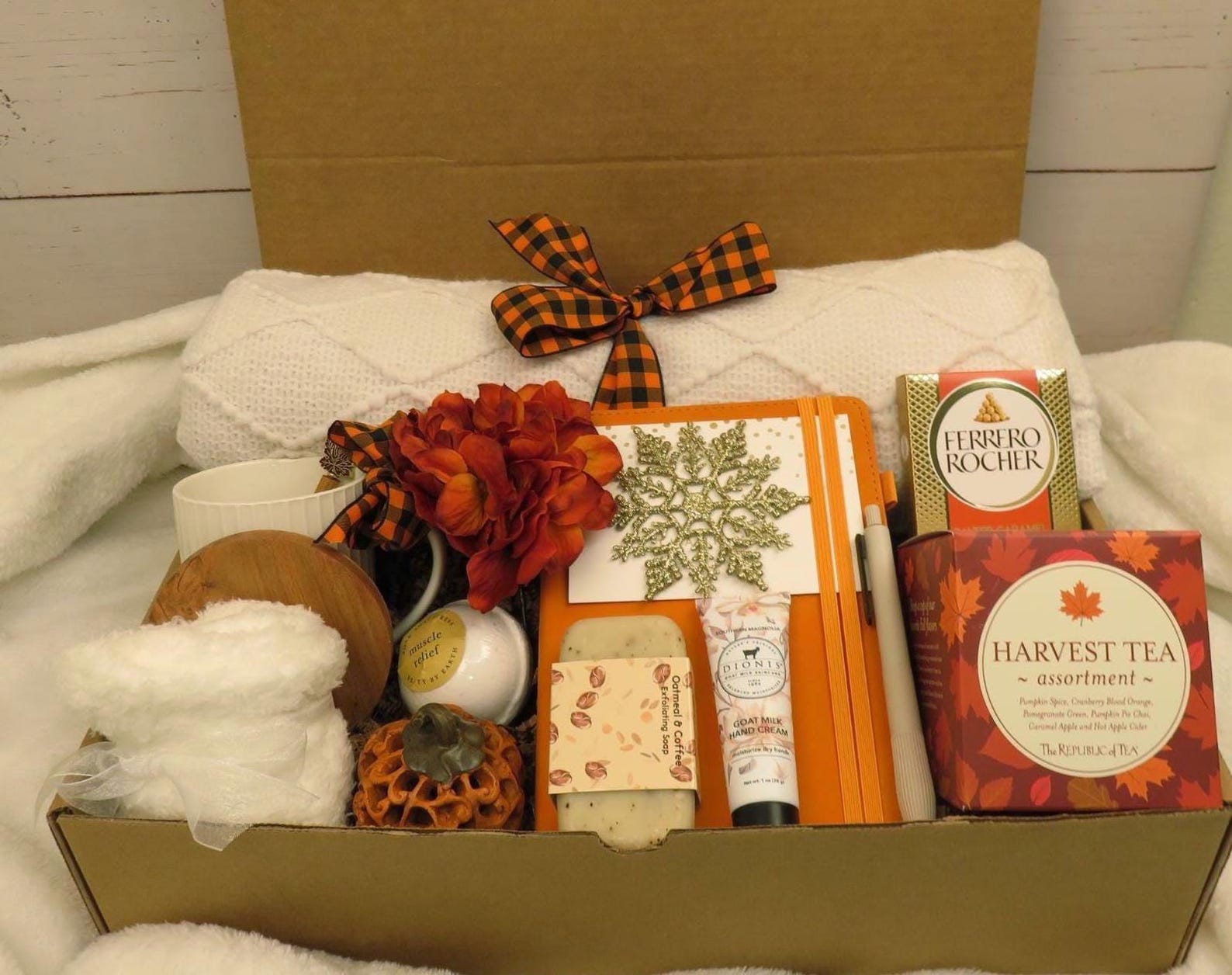 Cozy Fall Gift Box: Mug, Blanket, Tea & Treats - Etsy