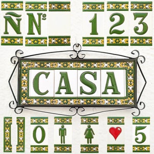 Letras e números em cerâmica 11cm. (4.3") para parede - Esmaltado à mão em Espanha - Modelos "FLORES VERDE" - Número de letras em cerâmica -