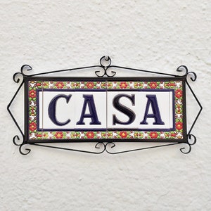 Letras e números em cerâmica 11cm. (4.3") para parede - Esmaltado à mão em Espanha - Modelos "FLORES AZUL" - Número de letras cerâmicas -