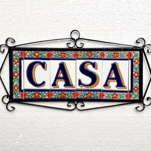 Letras e números em cerâmica 11cm. (4.3") para parede - Esmaltado à mão em Espanha - Modelos "CLASSIC FLOWERS" - Número de letras em cerâmica -