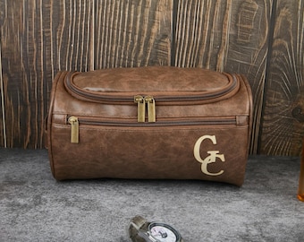 花婿の付添人へのパーソナライズされたギフト、レーザー刻印されたレザートラベルキット、メンズレザートイレタリーバッグ、花婿の付添人へのプロポーズギフトボックス、結婚祝い。