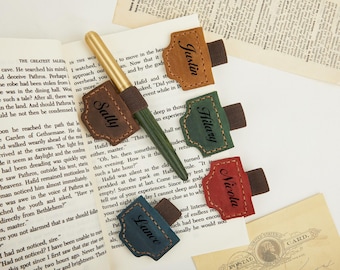 カスタムロゴレザーブックマーク（ペンホルダー付き）、刻印入りマグネットブックマーク、レザーマグネットペンループ（ノートブック用）、ジャーナルアクセサリー