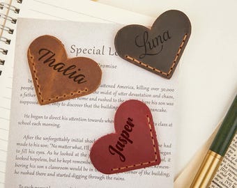 Benutzerdefinierte herzförmige Leder Lesezeichen, handgravierte Name Seite Ecke Lesezeichen, perfekte Buch Liebhaber Geschenk für Leser, Geburtstage, Lehrer oder Frauen