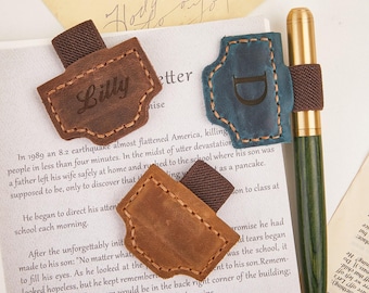 ペンクリップ付きカスタムレザーマグネットブックマーク、名前またはイニシャルが刻印されたパーソナライズされたブッククリップ、読者ギフト、教師またはオフィスギフト