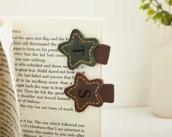 刻印入りマグネットブックマーク - カスタムレザーマグネットブッククリップ、名前やイニシャル入りデザイン、彼または彼女のためのユニークなブックアクセサリー