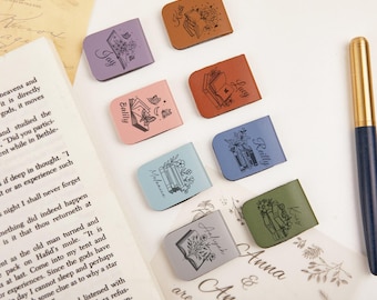 カスタムネームブックマーク、パーソナライズされたフラワーマグネットブックマーク、レザーフラワーブックマーク、読書好きの誕生日プレゼント、友人へのギフト