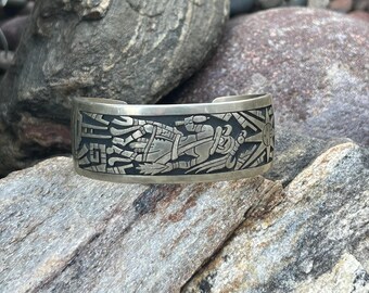 Brazalete Hopi Vintage de Plata de Ley con Superposición – Kachina de Verden Mansfield