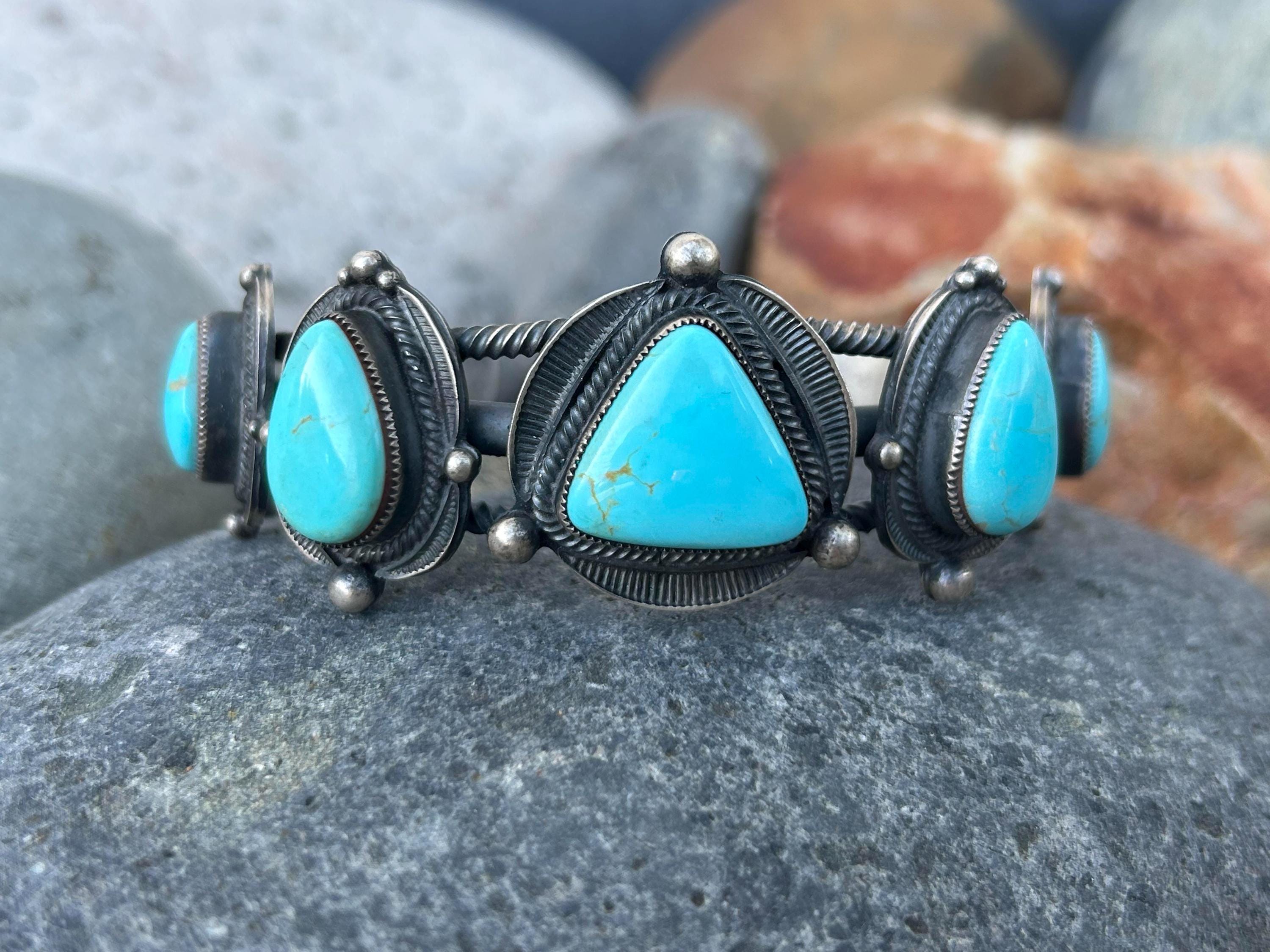 ナバホ　バングル　ターコイズ　wallace yazzie jr. ナバホ バングル ターコイズ wallace yazzie jr. ナバホ Wallace