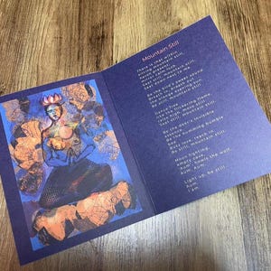 "Mountain Still Poetry Karte, Originales Gedicht und Illustration von Eclectic Blue Studio, aus der ""Poetry in Form"" Kollektion."