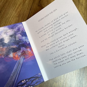 Sturm über dem Meer, Gedicht und Illustration von Eclectic Blue Studio, aus der Poetry in Form Collection