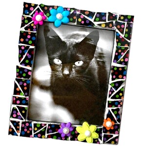 Marco de fotos de mosaico de lunares con flores, portafotos multicolor negro de 4x5 pulgadas