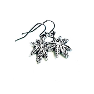 Cannabis Blatt Ohrringe, Silberfarbene Marihuana Blatt Ohrringe, Handgemachte Topf Ohrringe, Hanf Blatt Ohrhänger, Hanf Blatt Ohrhänger