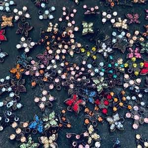 ヴィンテージ ラインストーン バタフライ クリスタル リンク チャーム アソートカラー - ジュエリー用品 - ベラージオ クリスタル バタフライ チャーム - DIY ジュエリー