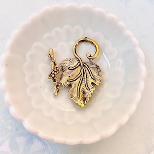 Sale findings Retro Antique gold leave Toggle clasp/gold floral Clasps-antique Gold chain clasps-Jewelry supplies-wholesale Ring hoop Clasps