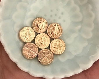 Medalla de cuentas hinchadas chapadas en oro de San Benito-Medallas Católicas- Cuentas espaciadoras de San Benito-Medalla de San Benito-favores-regalo espaciadores de San Benito