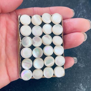 SALE fine Vintage Genuine Mother of pearl buttons - smooth mop button-off White shell buttons-shell iridescent luster buttons findings