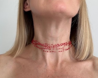 Collar con colgante de gota roja, collar con gota de sangre, regalo de Halloween, joyería gótica, regalo de vampiro, joyería reactiva a los rayos UV, estética de Dark Academia.