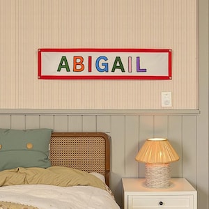 Op maat geborduurd bordje babynaam, gepersonaliseerde naambanner, verjaardagscadeaus voor kinderen, aangepaste canvas vlag, decor verpleegkundige, wanddecoratie
