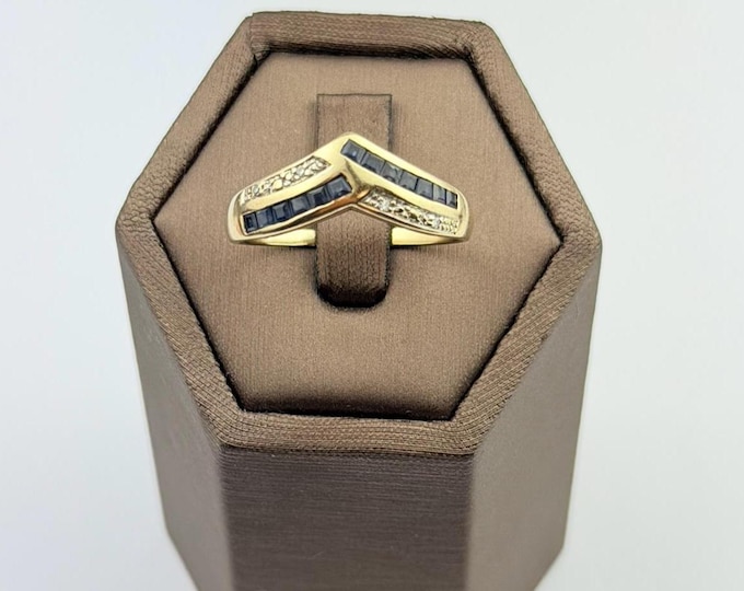 Hallmarked 9ct gold vintage ring with natural sapphires and diamond accents — size S, classic stackable style.