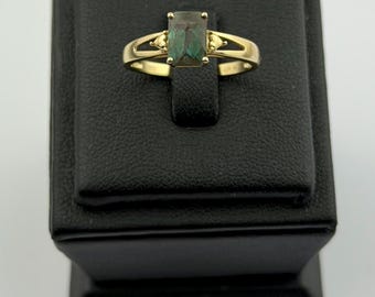 Labradorite 9ct gold ring , vintage and hallmarked , natural labradorite size M