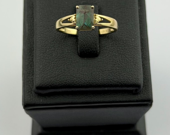 Labradorite 9ct gold ring , vintage and hallmarked , natural labradorite size M