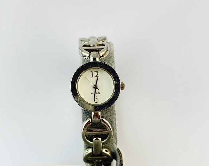 Vintage Quartz Watch Stainless Steel, Analog Wristwatch, Classic Everyday Timepiece, New Battery