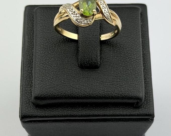 Vintage Peridot Diamond 9ct Gold Ring – Oval Gemstone Swirl Design