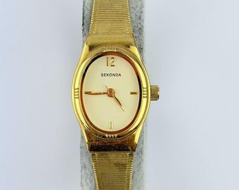 Vintage Sekonda Ladies Gold Oval Watch — 1970s–80s Small Dress Watch, Integrated Bracelet