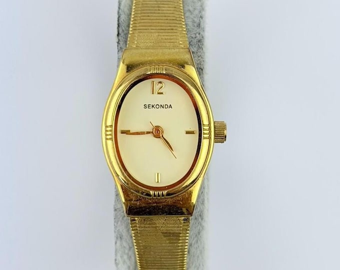 Vintage Sekonda Ladies Gold Oval Watch — 1970s–80s Small Dress Watch, Integrated Bracelet