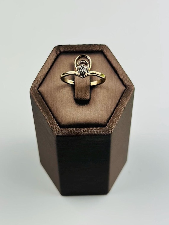 Vintage Art Deco Diamond and 9k Yellow Gold Ring | Timeless Engagement Ring | Hallmarked Elegance