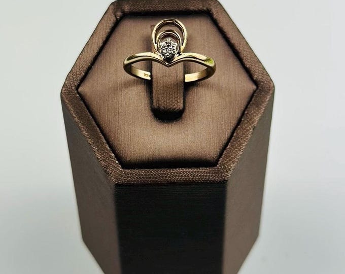 Vintage Art Deco Diamond and 9k Yellow Gold Ring | Timeless Engagement Ring | Hallmarked Elegance