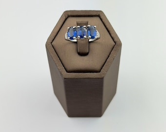 Vintage 10K White Gold Sapphire Bar Ring — Mid-Century Blue Sapphire three-Stone Band