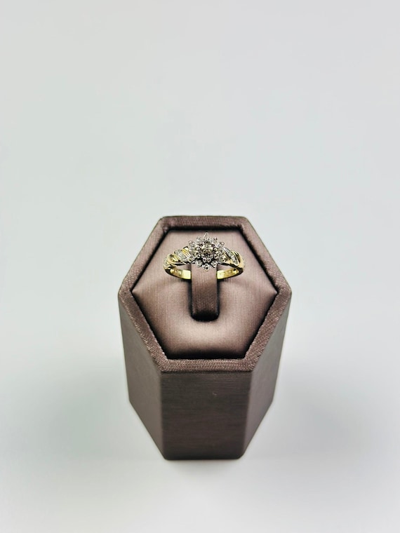 Vintage 9 ct Gold and Diamond Ring - Mid-Century Elegance, 1950s-1970s