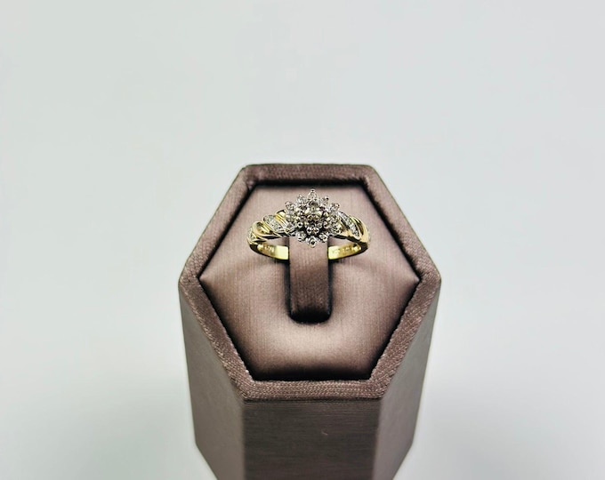 Vintage 9 ct Gold and Diamond Ring - Mid-Century Elegance, 1950s-1970s