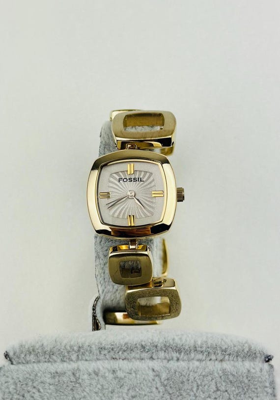Vintage Fossil Stainless Steel Quartz Watch (2000) - Fully Functional with New Battery - Classic Timepiece