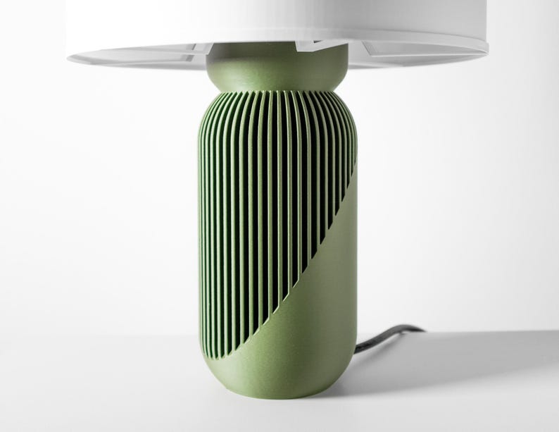 Lámpara de mesilla minimalista escandinava impresa en 3D YAB con forma de cápsula acanalada – Verde salvia imagen 2