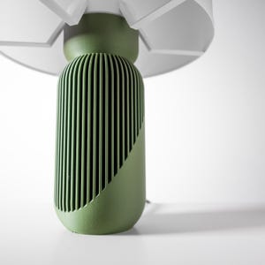 Lámpara de mesilla minimalista escandinava impresa en 3D YAB con forma de cápsula acanalada – Verde salvia imagen 4