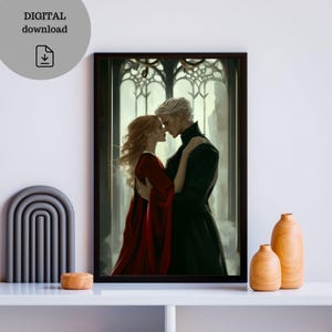 Op de afbeelding: Digitale download kunstafdruk met een romantische scène van een stel dat elkaar omhelst. De vrouw draagt een rode jurk en de man een zwarte jas. Het kunstwerk is ingelijst in een donkere houten lijst, met de woorden "DIGITAL download" linksboven.