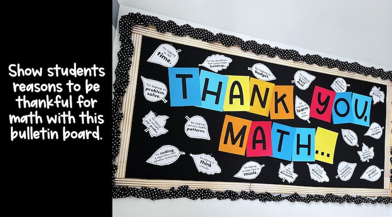 K&ouml;nnte beinhalten: Schultafel mit der Aufschrift "THANK YOU MATH" in bunten Buchstaben. Die Tafel ist mit blattf&ouml;rmigen Notizen geschm&uuml;ckt, die Gr&uuml;nde f&uuml;r die Dankbarkeit f&uuml;r Mathematik auflisten. Die Tafel ist mit einem schwarz-wei&szlig;en Polka-Dot-Rand versehen.