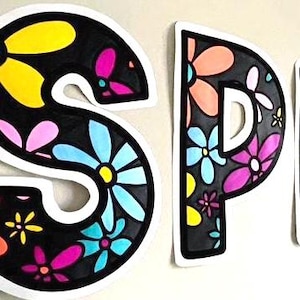 Tablón de anuncios de flores de primavera: letras y números del alfabeto para abril y mayo / Hojas para colorear con garabatos
