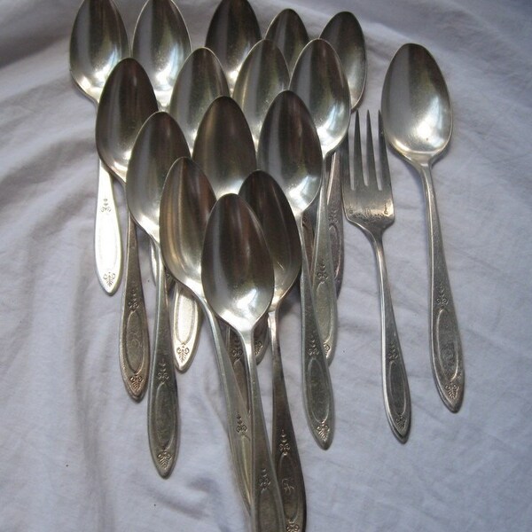 17 pieces Adam silverplate flatware Oneida