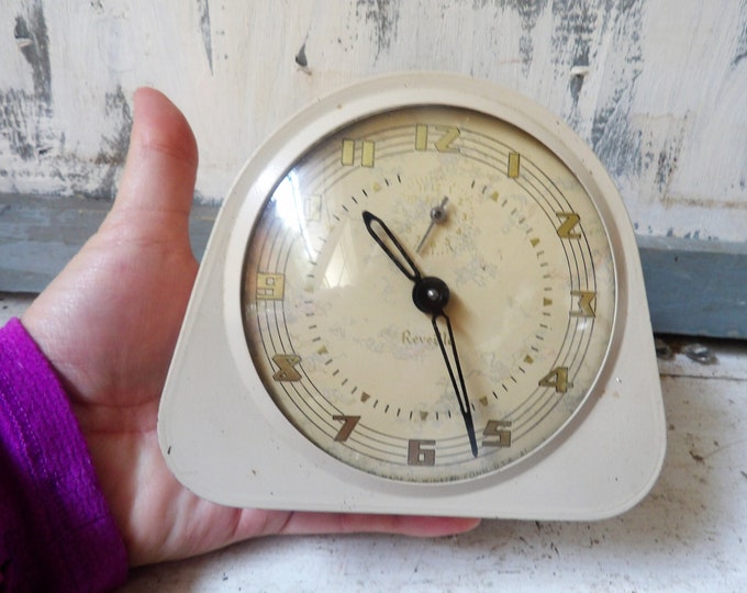 Vintage Gilbert Reveille Wind up Alarm Clock , Shabby Cream Metal Case