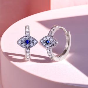 Fashion Blue Evil Eye Small Hoop Earrings, Stainless Steel, Zircon Cartilage Piercing Jewelry for Women, Perfect Gift for Her, Popular Now.