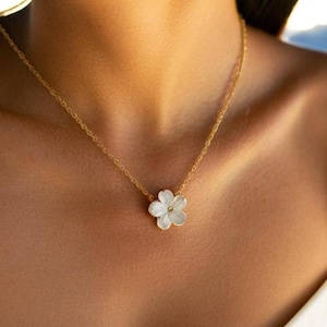 Flower Pearl Necklace with Plumeria & Cherry Blossom Petals, Shell Pearl Pendant, 18K Gold Plated Dainty Choker, Perfect Gift for Her.