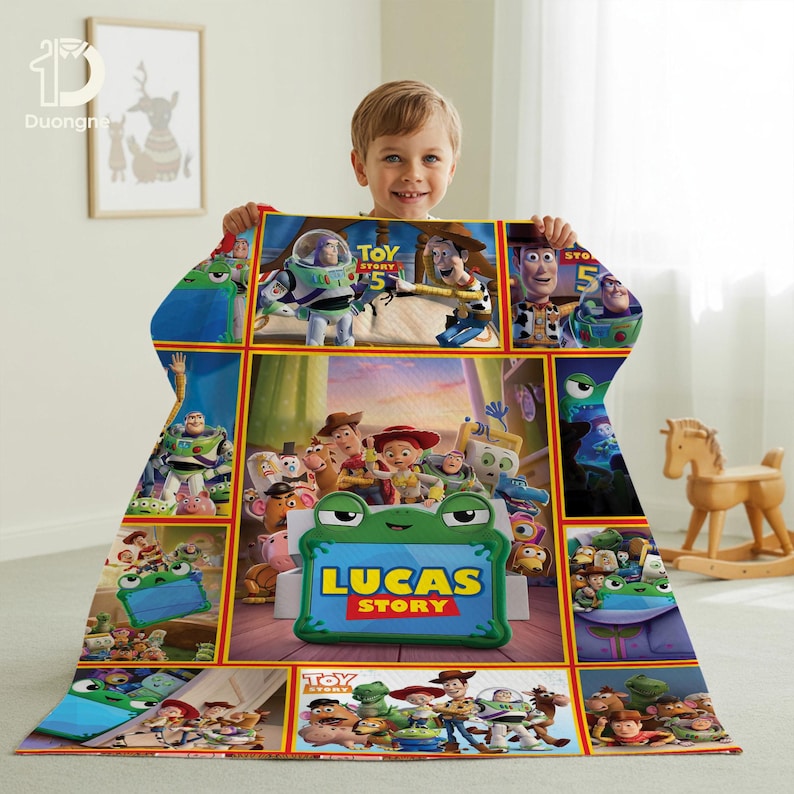 Gepersonaliseerde Toy Story 5-deken, collage met aangepaste naam personage afbeelding 3