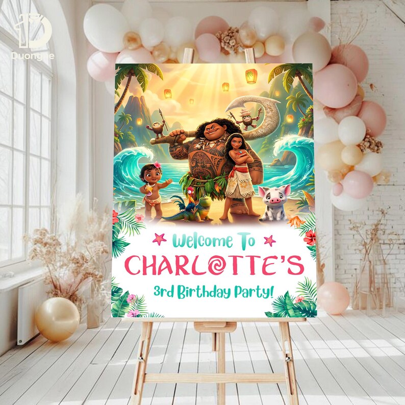 K&ouml;nnte beinhalten: Ein Willkommensschild f&uuml;r eine Geburtstagsparty mit Figuren aus einem beliebten Animationsfilm. Auf dem Schild steht "Welcome To CHARLOTTE'S 3rd Birthday Party!" und es ist mit tropischen Blumen und Bl&auml;ttern dekoriert. Das Schild wird auf einer Holzstaffelei ausgestellt.