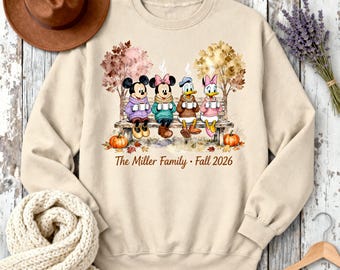 Sudadera Disney de otoño, personalizada con nombre familiar, Mickey y sus amigos, cuello redondo, regalo acogedor de temporada para los amantes de Disney.
