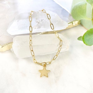 Gold Star Bracelet / Star Bracelet / Chunky Star Bracelet / Gold Stacking Bracelet / 18k Gold Star Bracelet / Gold Star Charm Bracelet