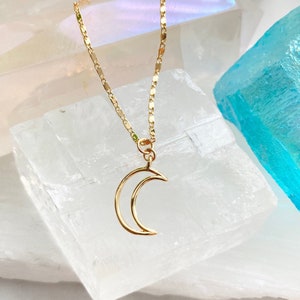 Gold Moon Necklace / Simple Gold Moon Necklace / Small Moon Necklace / Gold Crescent Moon / Gold Crescent Moon Necklace / Layering Necklace