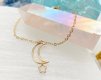 Moon and Star Bracelet / Gold Moon Bracelet / Moon Bracelet / Crescent Moon Bracelet / Gold Stacking Bracelet / Crescent Moon Charm Bracelet